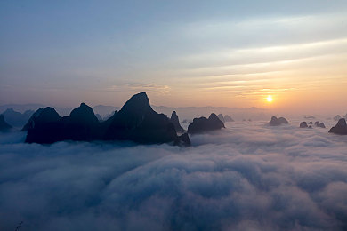 XDEVIOS中文免费版安装疯马秀：极速狂飙，自定义你的赛道艺术，体验视觉与操控的华丽盛宴-2