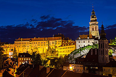 斯托娅版《壮志凌云》：反重力竞速新作发布，极速狂飙颠覆传统赛道体验-2