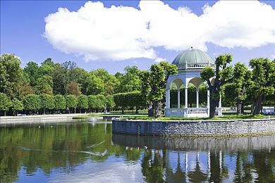 男女床上视频软件：极速情缘，在虚拟公寓中竞速交友的全新体验-2