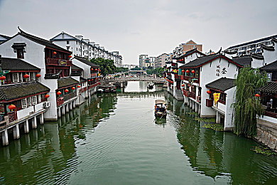 黄色软件下载链接：金色荣耀，墨西哥赛道上的阳光与奖杯之旅-2