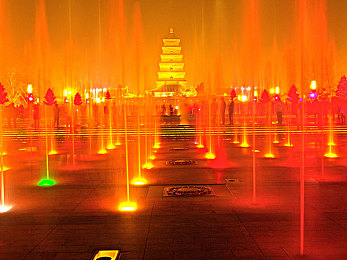 水蜜桃成人av:未来都市极速传说,沉浸式驾驶与赛博阴谋今日揭幕-5