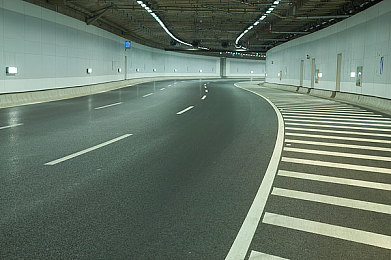 亚州韩国日本区一区二区片：《极速地平线：亚洲风暴》今日上线，双城赛道揭秘竞速新纪元-3