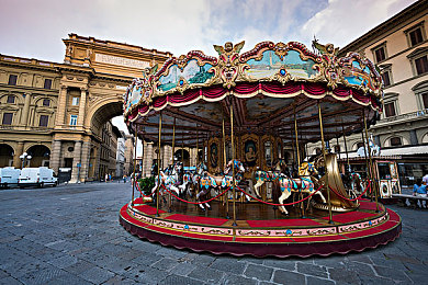 麻豆国产三级片：国产竞速新作今日上线，三阶段进阶系统打造真实改装体验-4