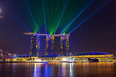 中国av片：极速穿梭，霓虹都市的竞速诗篇与改装传奇-3