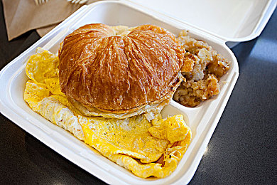 好色tv网站：霓虹飞车视觉狂飙，用色彩驱动极速体验-4