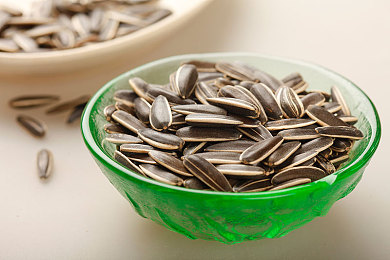 打扑克又叫又疼下载：极速牌局，狂飙碰撞，策略与方向盘的痛感交响-2