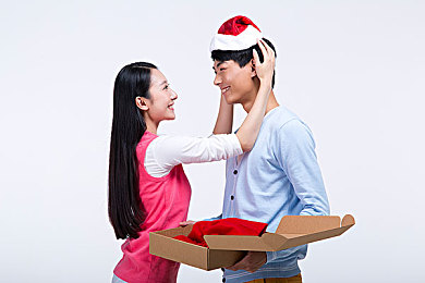 嫩叶草隐藏路线触发方法：揭秘翡翠山谷清晨细雨中的神秘赛道-1