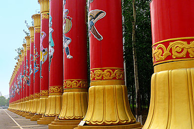 女生被插软件链接：极速引擎与数据迷踪，虚拟赛道上的数字反击战-2