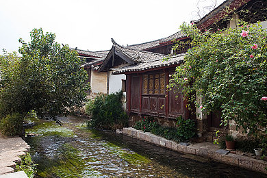 亚洲男同Gay 网站：《极速同城》引爆虚拟社交竞速热潮，玩家社群共创多元街头文化