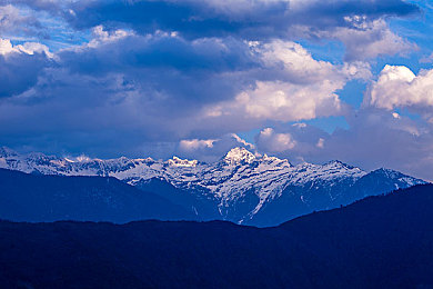 男生的香蕉插进女生的蜜桃：双人竞速新作发布，协作驾驶开启甜蜜赛道狂飙
