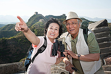 黄色app软件下载3.0.3免费2023最新版：街头赛车新版本深度试驾，动态天气与改装系统全面解析