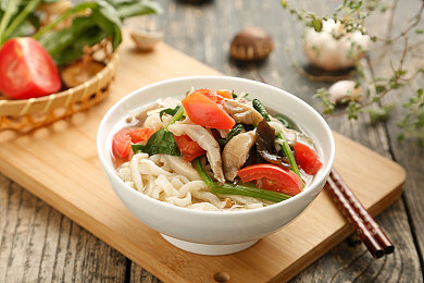 国产AV影音：引擎轰鸣交织霓虹光影，国产赛车新作重塑沉浸视听体验-2