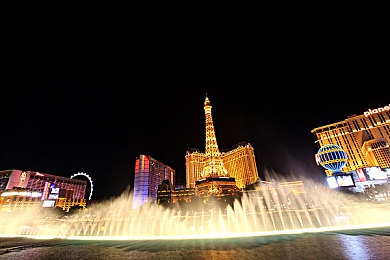 色色网络:霓虹轨迹,极速涂鸦中的光影对决-3