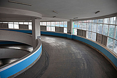 黄色APP免费下载OPPO：都市赛道，极速改装与无限狂飙之旅