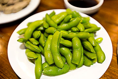 天天干天天色天天射：《极速幻影》动态天气系统革新竞速体验，氮气喷射与光影变幻成胜负关键-2