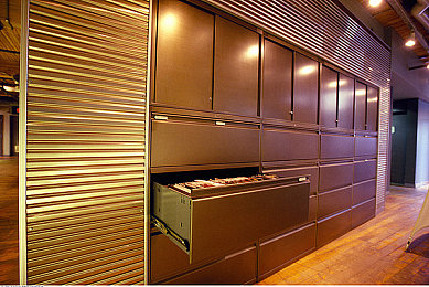 成人av蜜桃：霓虹赛道驾驭甜蜜，视觉自定义革新竞速体验-3