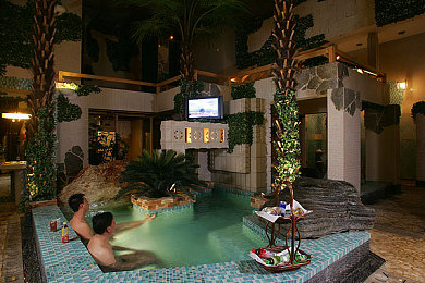 搞黄APP：地下赛车改装模拟，游走法律边缘的街头竞速-5