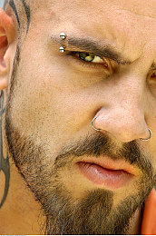 军人同性呻吟：战火回响，无声羁绊中的灵魂救赎-2