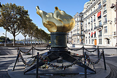 色色青少年视频：霓虹都市竞速新作发布，视觉评分系统革新赛车游戏体验