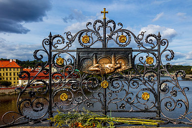 阿娇陈冠希照片亲密照：虚拟偶像私密影像泄露风波，新作光影密语引发数字隐私沉思-3