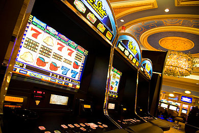 三级av片：极速跃迁，从业余到传奇的赛车征程-3