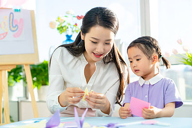 男人女人剧烈运动,打扑克。：极速牌手今日上线，融合竞速与卡牌策略引爆游戏圈-4