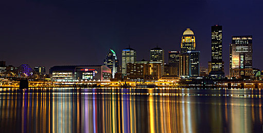 阿娇被揉得高潮下不了床小说：极速回响，霓虹街道中的情感驾驶叙事诗-2