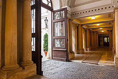 14岁初中生张婉莹的暑假作业紫微：中学生创意引爆游戏圈，古典星象驱动现代赛车新游发布