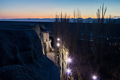 扣扣传媒：极速幻境，驰骋数字天涯的轮印诗篇-4