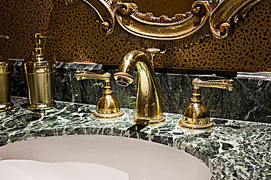 真人打扑克又疼又叫:《狂飙赌徒》今日上线,融合卡牌竞速的双重刺激-3