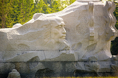 三上悠亚三级：竞速新哲学席卷街头，掌握三级突破成就弯道艺术-3