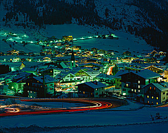 亚欧经典一区二区：横跨大陆的驾驶艺术，征服真实赛道竞速传奇-3