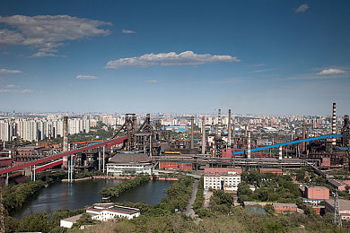 国产色诱av：极速幻影视觉冲击，光影革新引领国产赛车新体验