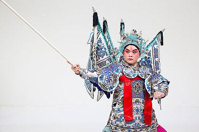 免费视频网站黄：经典赛车驶入开放世界，都市狂飙承载自由回忆-3