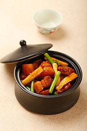 苏州ios粉色晶体有限公司:霓虹轨迹穿梭,未来园林竞速与晶体能量之谜-3