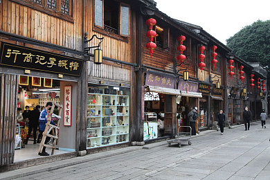 黄色app下载3.0.3每天无限免费大全华为:华为设备专属赛道亮相,极速狂飙新版本带来主机级竞速体验-2