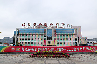 体育生白袜男男出精：校园赛车新作极速竞技场上线，精准操控体验真实赛道对决-3