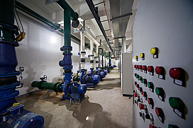 mitao.av：霓虹幻梦，像素赛道上的未来回响-2