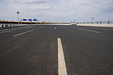 一区亚洲：《极速地平线：亚洲风暴》今日上线，真实都市赛道与深度改装系统引爆竞速热潮-4