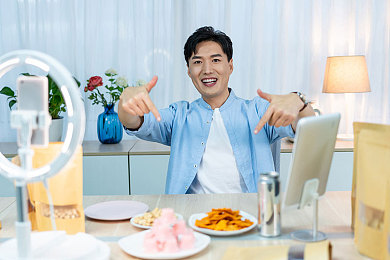 国产成人黄色AV:极速光影,赛博赛道上的警示交响诗-2