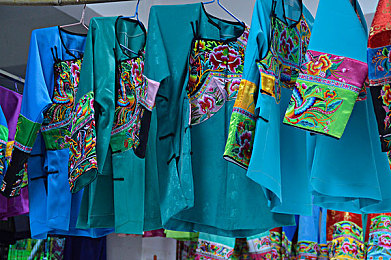 av影视成人av：极速狂飙新作发布，深度改装与动态赛道重塑竞速游戏体验-2