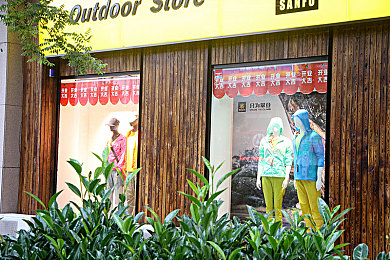 粉色苏州晶体管：霓虹曲径，古典引擎穿梭未来园林竞速之旅-4