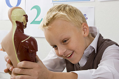 男生把困在女生困困洞里：疾风勇闯情感迷宫，以理解与共情完成终极竞速解救