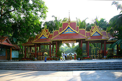 黄色每天无限次：霓虹街巷中永不熄灭的速度引擎-2