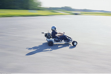 中央平台男生和女生一起差差差：极速协奏曲双人竞速,差异化协作决胜未来赛道