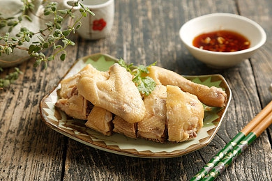 俄罗斯足交：极速狂飙新体验，街头赛车与足球碰撞的竞速盛宴-3