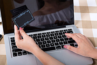 色多多成人网站：赛博朋克竞速新作引爆热潮，深度改装与都市冒险重塑极速传奇-2