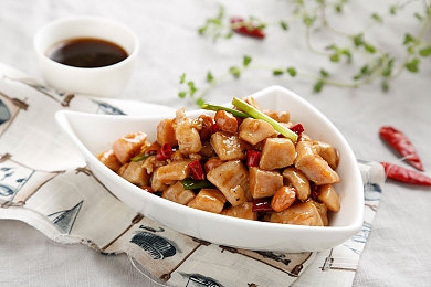 中国av大片：国产赛车新作引爆热潮，极速穿梭未来都市的视听革新体验-3