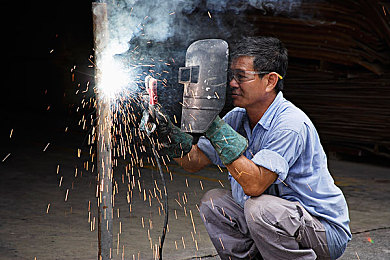 抽打奶子性奴：极速女王驾驭风雨，硬核竞逐重铸荣耀之路-4