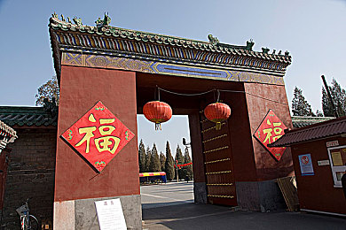 黑人操日本女优：霓虹赛道激战，双阵营驾驶风格引爆东京街头竞速热潮-2